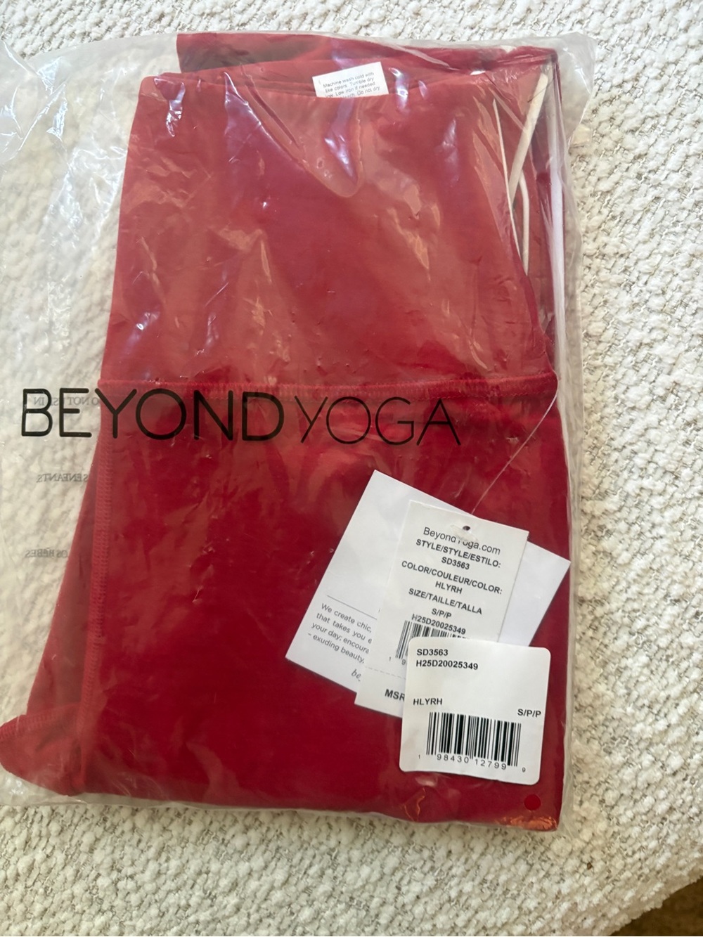Beyond Yoga Crimson Red Activewear Set - Seam Detail - Picture 2 of 2